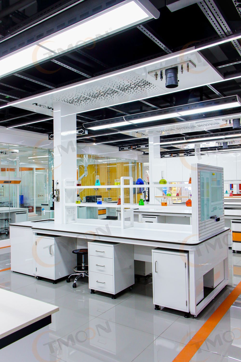 半导体实验室实验台定制：把握特殊性，塑造高效安全科研环境